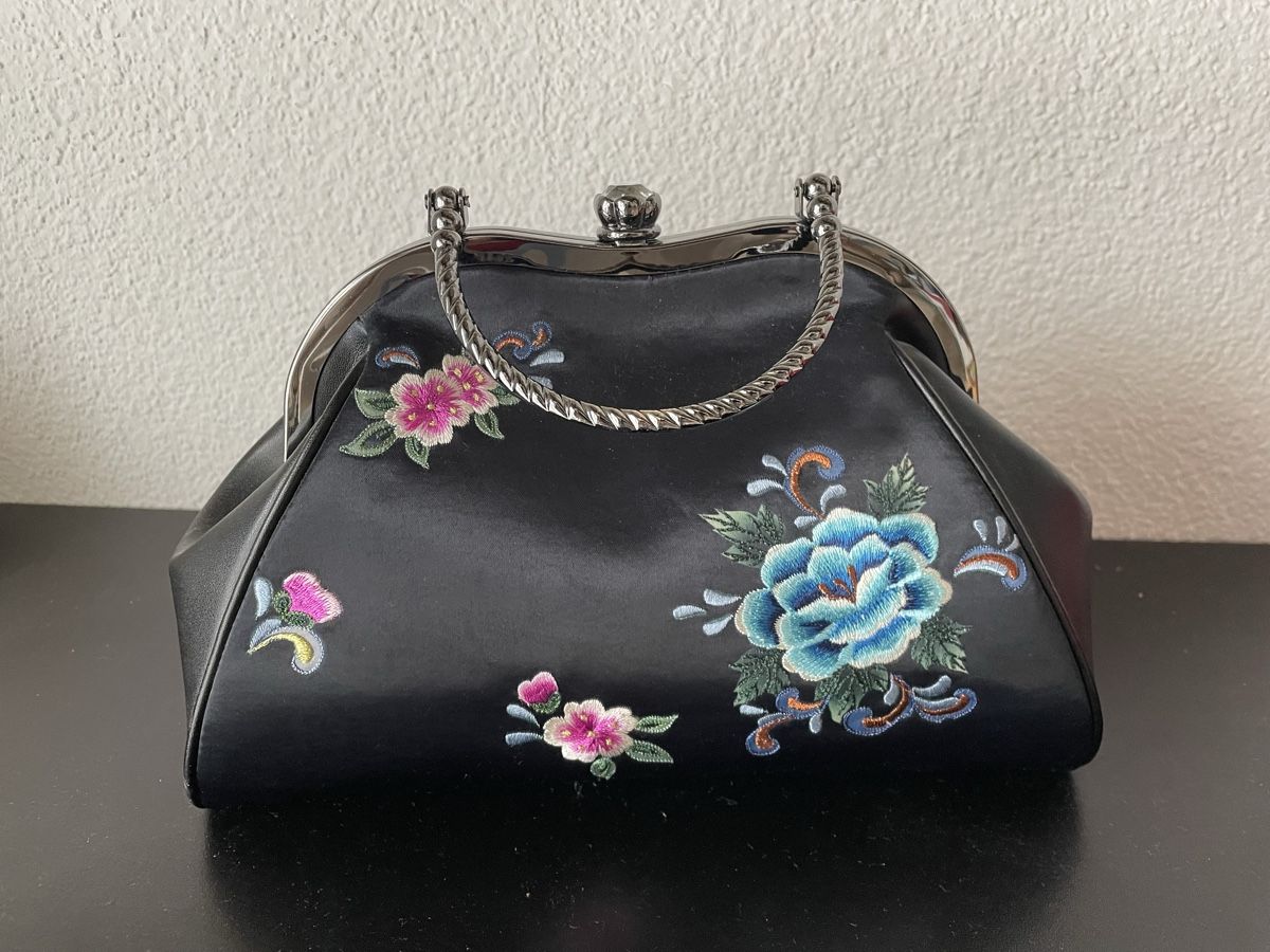 Borse da donna: Wunderschöne Tasche mit Stickerei – Usato da Männedorf venduto da verginrosa 1