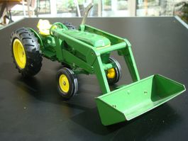 Ertl John Deere Utility mit Schaufel 542 etwa 1:16 Metall