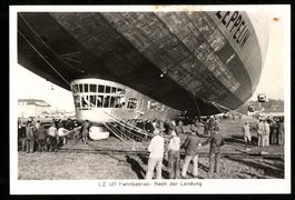 Fotografie Zeppelin LZ 127 nach der Land