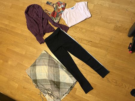 Kleiderpaket Damen Gr. M; Shirt, Rock, Leggins