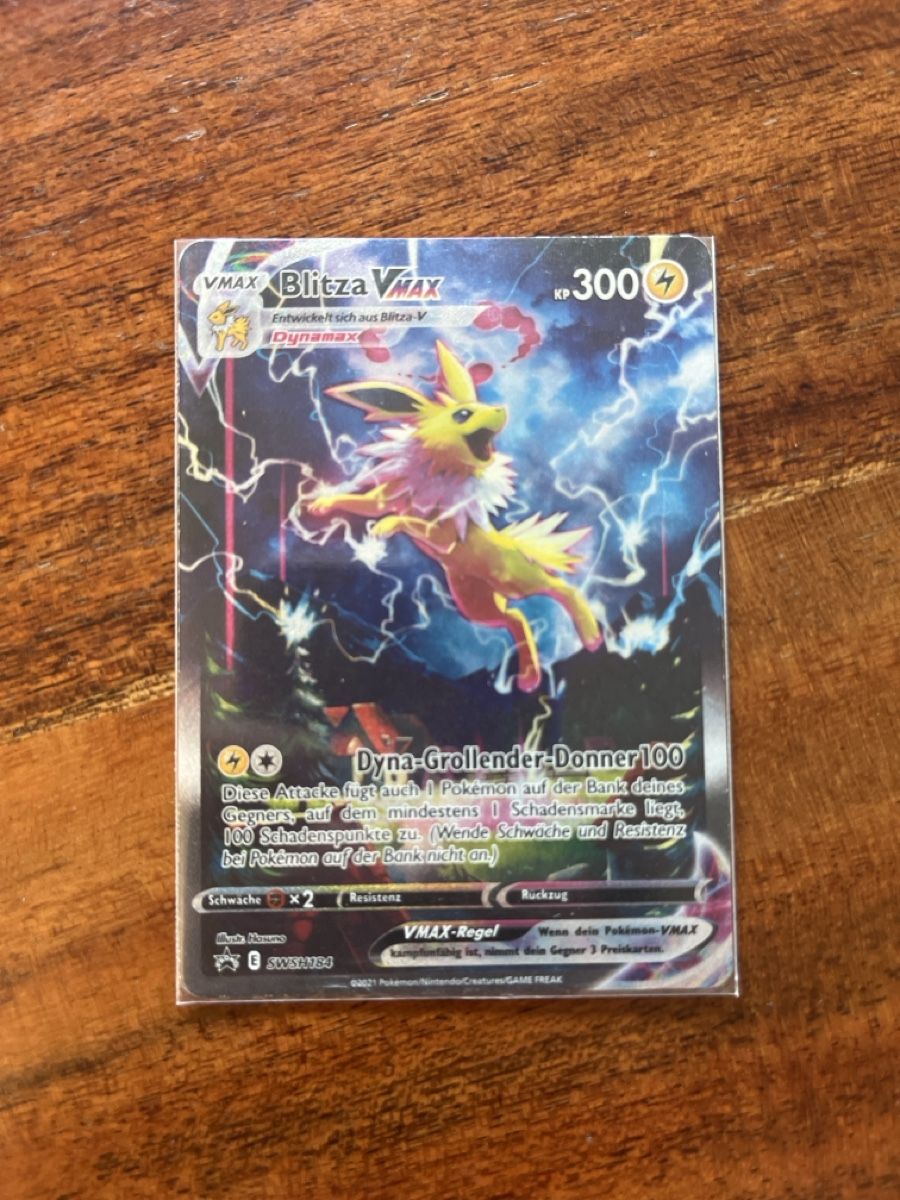 Pokémon Carte collezionabili: Jolteon Vmax – Nuovo (secondo la descrizione) da Dübendorf venduto da LCDH55