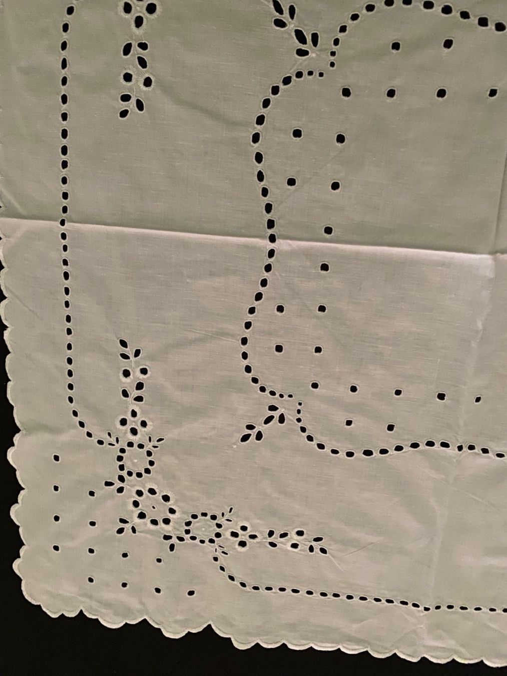 Sonstige Tischwäsche: Deckchen/Mitteldecke weiss  72x68cm – Gebraucht aus Allenwinden von Obalu 1