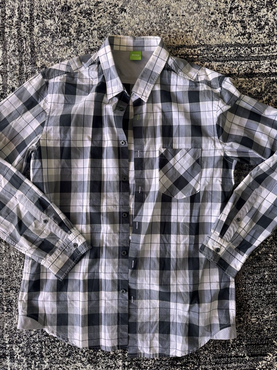 Hugo Boss Camicie: Herrenhemd Karo Hugo Boss, Grösse L  – Usato da Beckenried venduto da BaMe84
