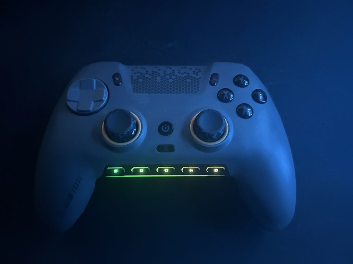 Manettes: Scuf ENVISION PRO V2 wireless controller – D'occasion à Frasnacht par Leonsss