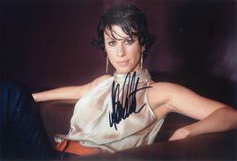 Original Autogramm von ALANIS MORISSETTE auf Großfoto
