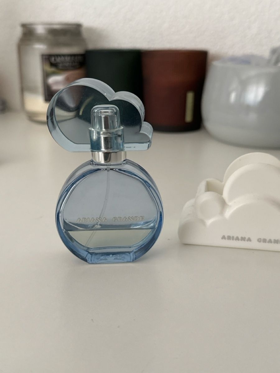 Parfum & Eau de Toilette: Ariana Grande Cloud Parfüm – Gebraucht aus Mettmenstetten von ali_rz8t 1