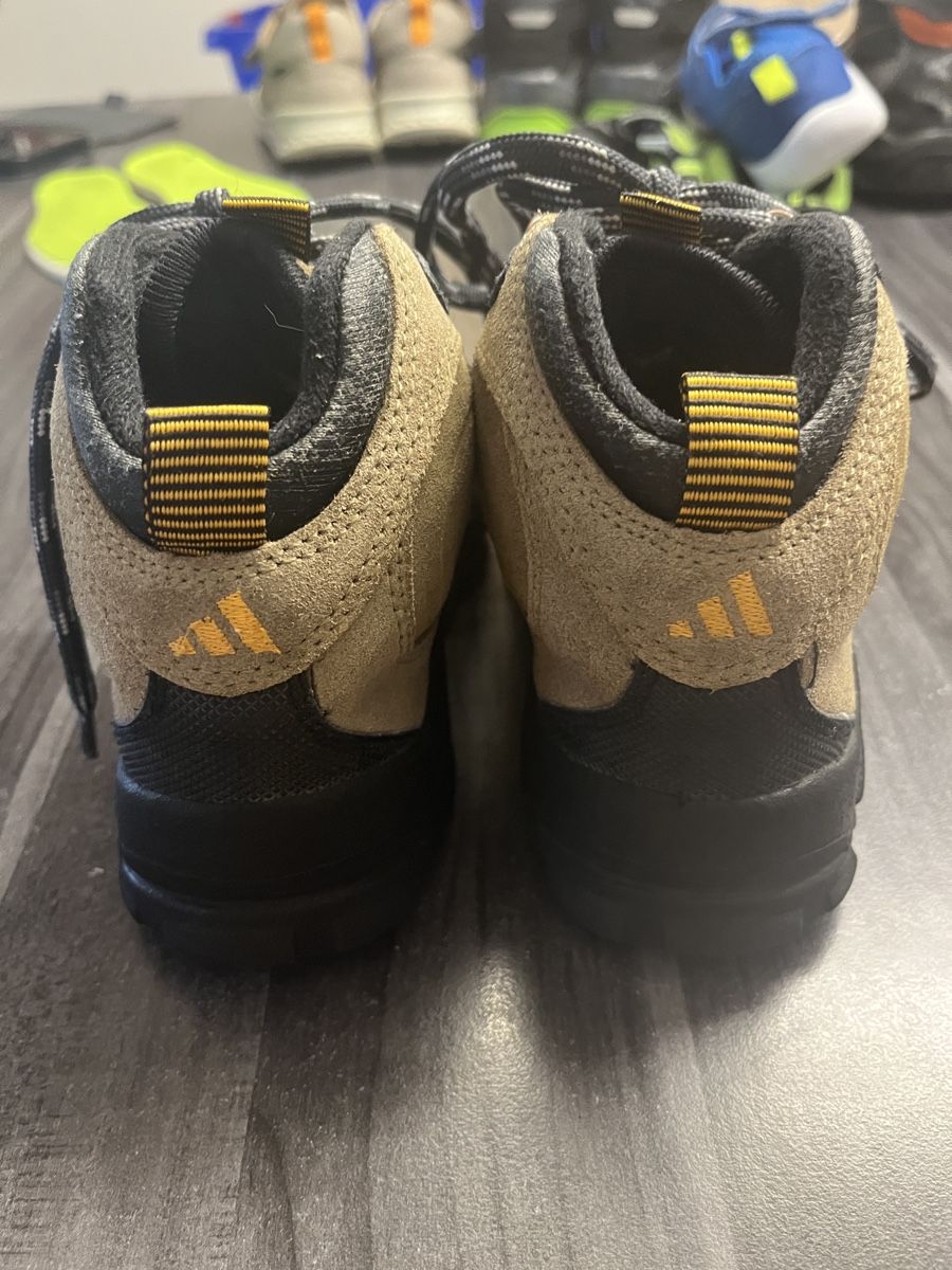 Adidas Scarpe per ragazzi: Wanderschuh Grösse 30 – Usato da Unterkulm venduto da Swissbmwdriver 1