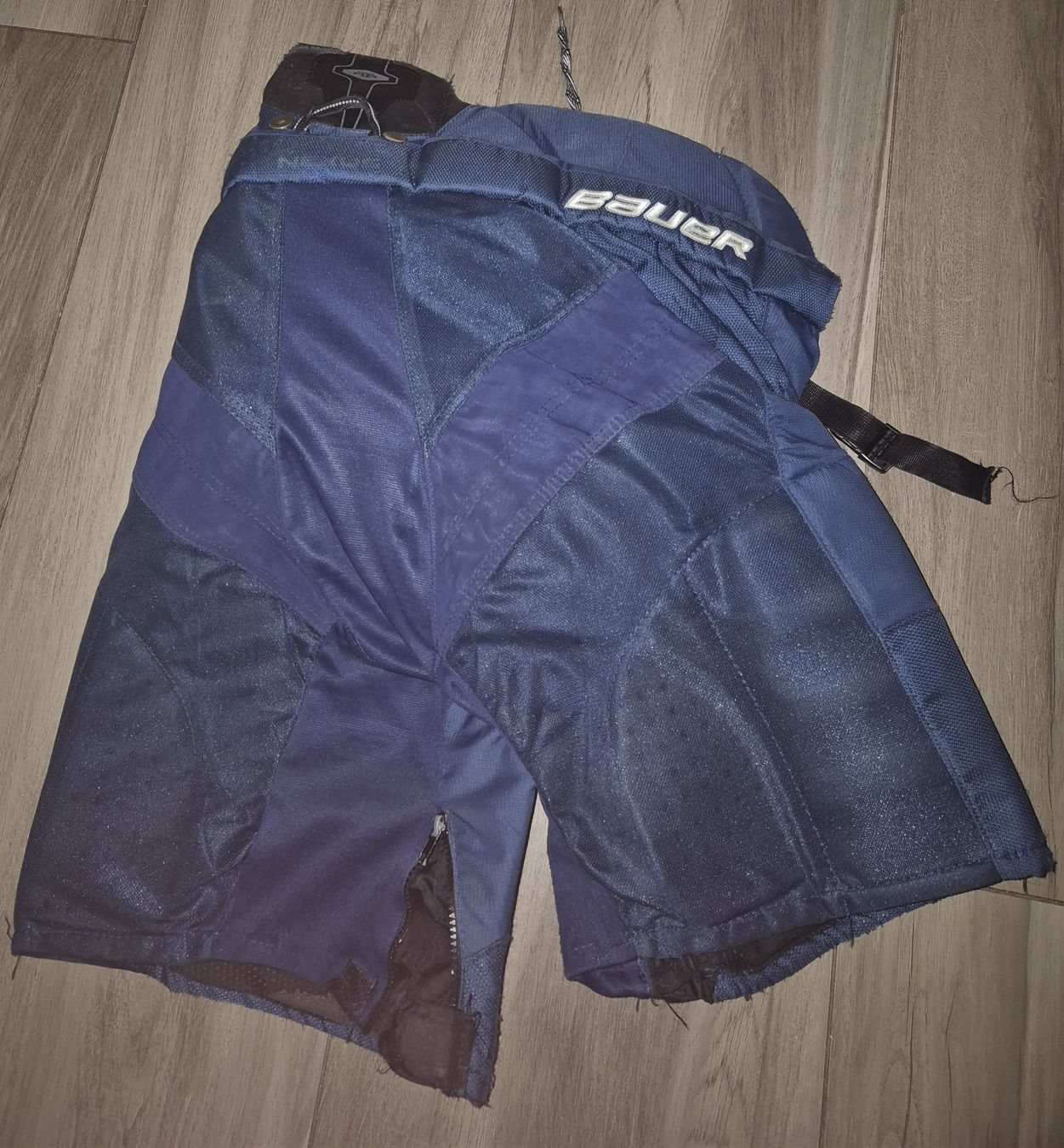 Pantaloni: Hockey Hosen Junior XL – Usato da Kloten venduto da techni 1