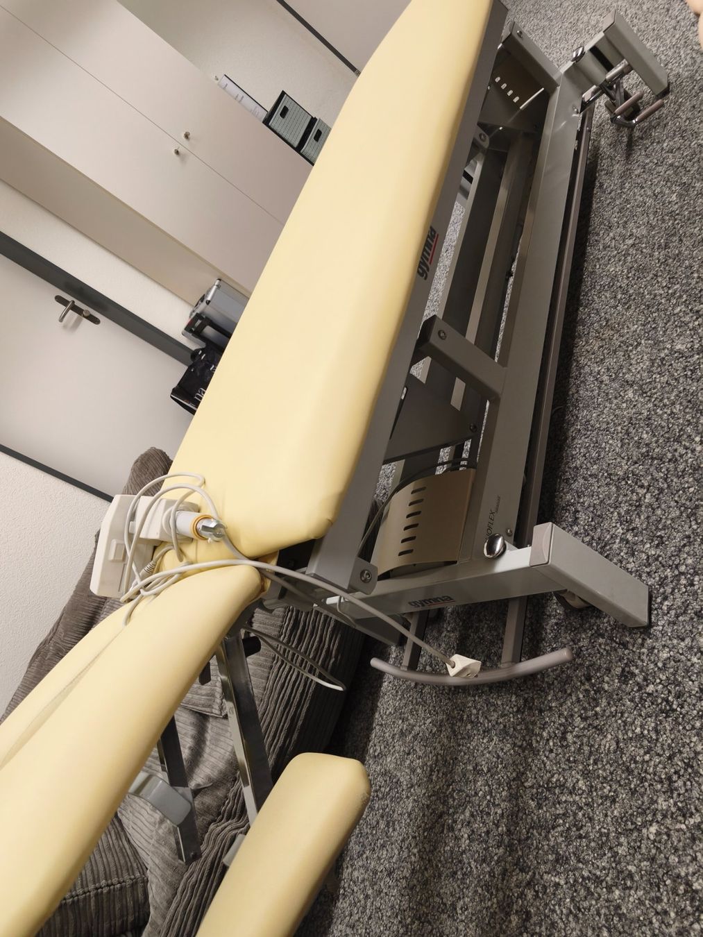 Lettini & sedie per cosmetici: Gratis Massageliege / Behandlungsliege Gymna Duoflex – Usato da Glarus venduto da yzu_8p5f