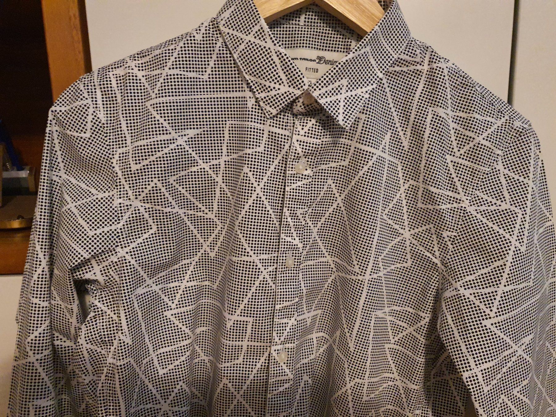 Tom Tailor Hemden, T-Shirts & Polos: Ganz neue Hemd von TOM TAILOR  Gr.S – Neu und originalverpackt aus Schaffhausen von Jaggi 1