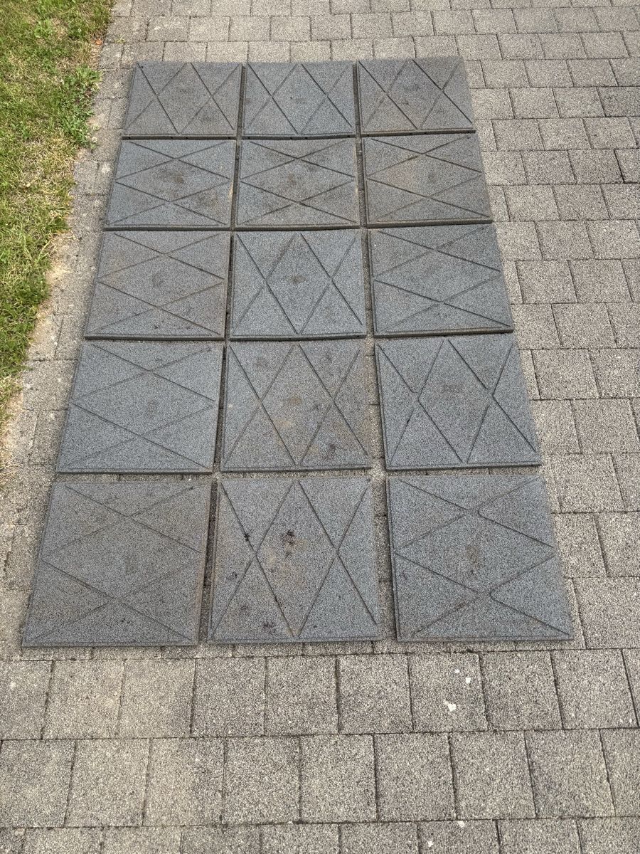 Rivestimenti per pavimenti: Fallschutzmatten Bodenplatten Gummi 15 Stk. – Usato da Birrwil venduto da mathew01 4