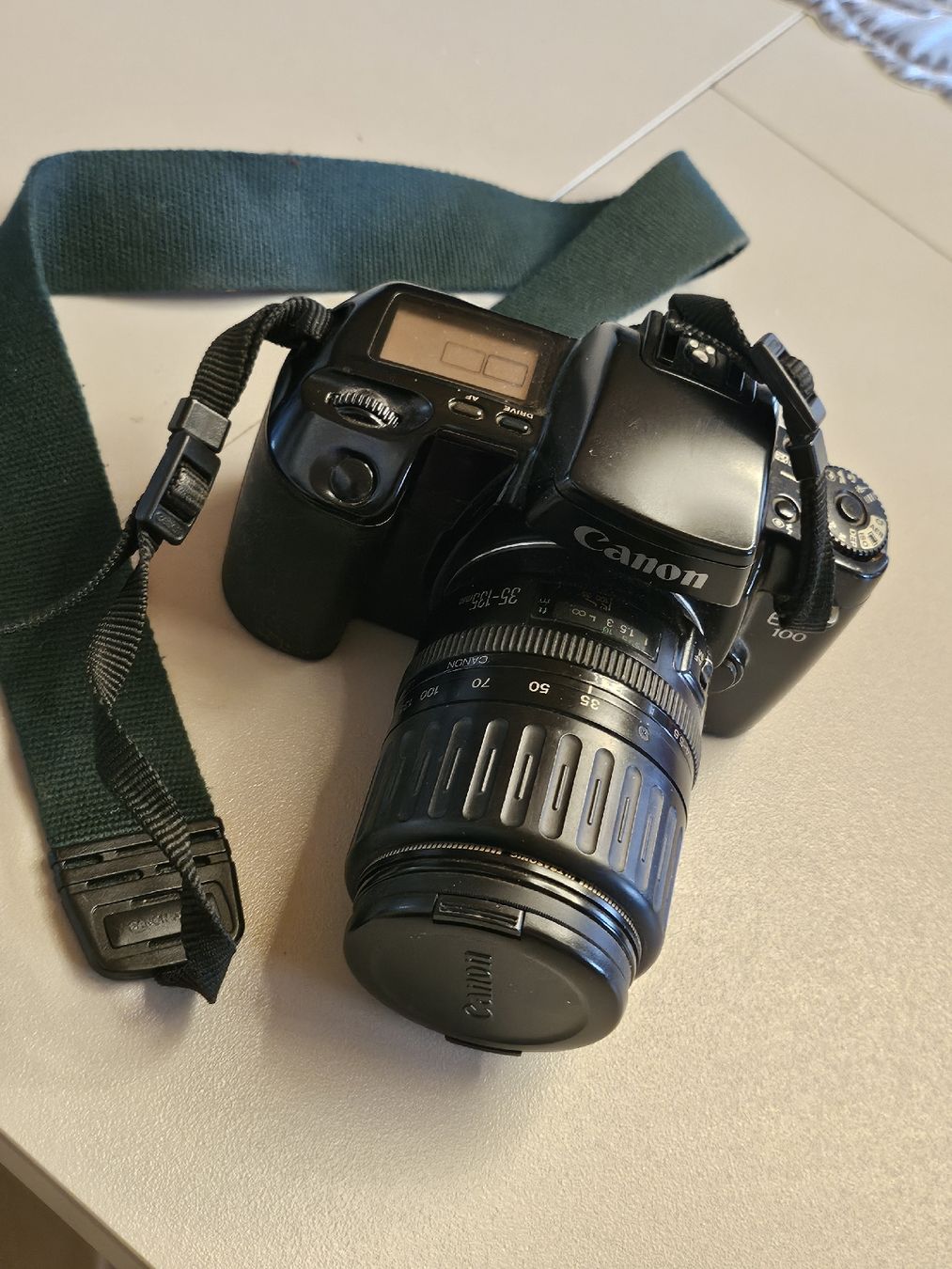Canon Fotocamera: Canon EOS 100 Spiegelreflexkamera mit 35-135mm Objektiv – Usato da St. Gallen venduto da Cocos_Ricardo 9