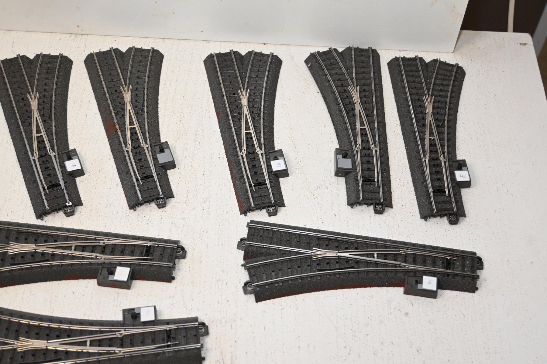 Märklin Modelleisenbahnen: Märklin C Weichen mit Antrieb + Decoder ohne OVP , 9 Stück – Gebraucht aus Laupen ZH von Zmoewe 2