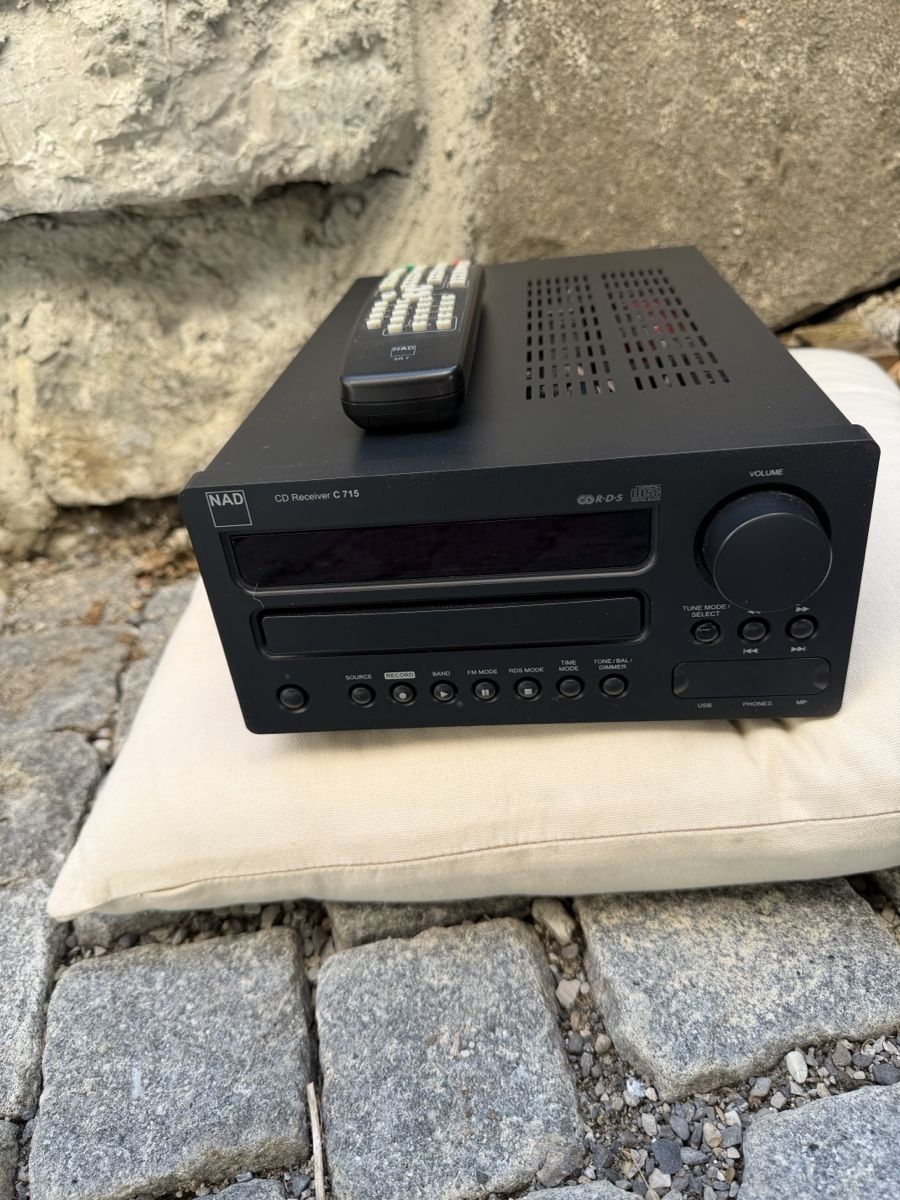 Nad Ricevitori: NAD CD Receiver C 715 – Usato da Grandvillard venduto da Jobelin