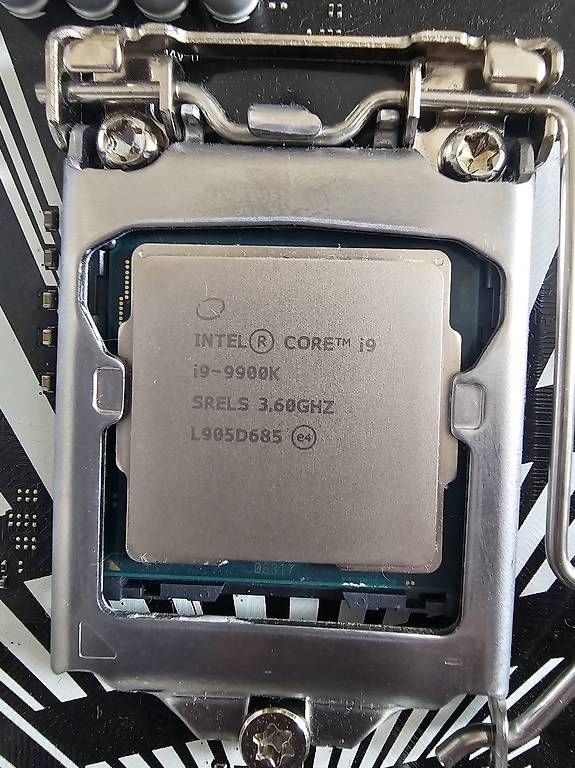 Intel Componenti elettronici: Cpu Intel core i9 9900k + Cooler Master Liquid 120 – Usato da Massagno venduto da toi_m8xk 1