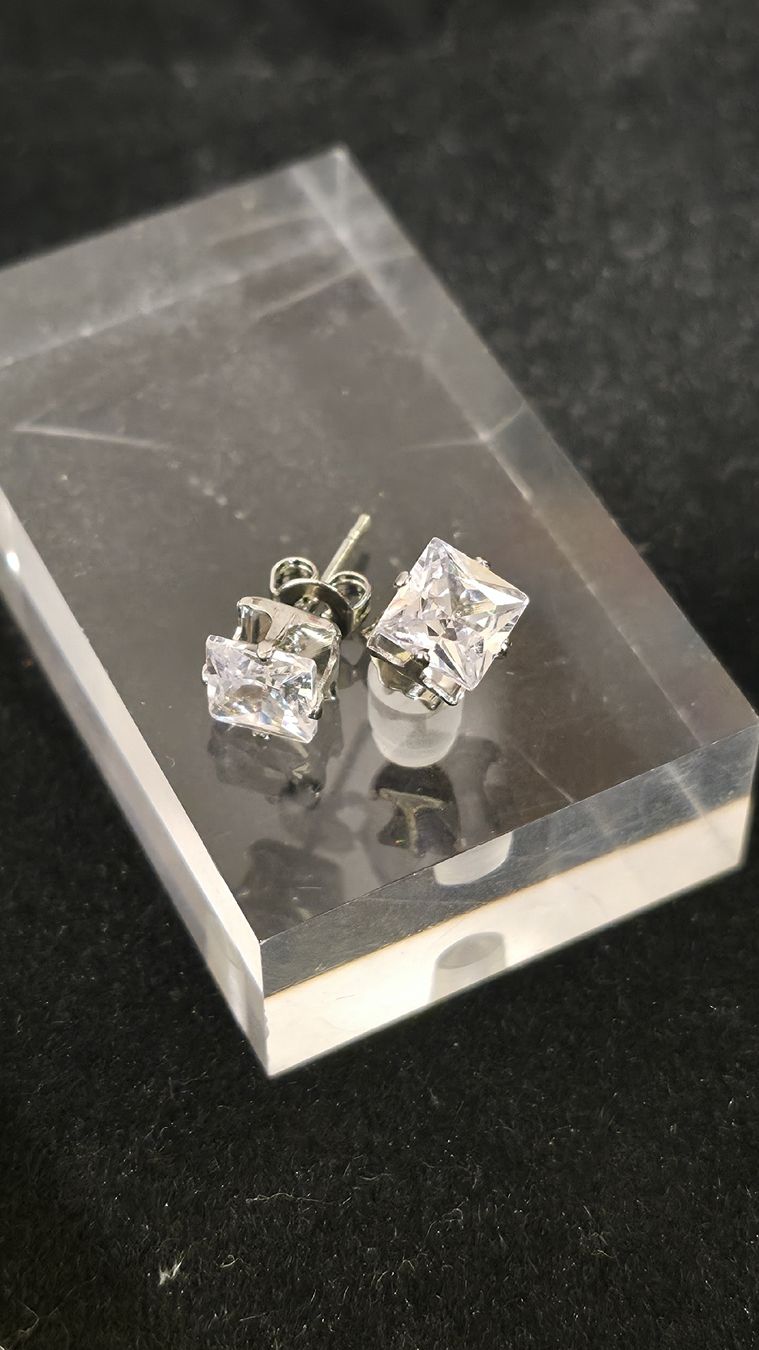 Orecchini pendenti & Orecchini a lobo: Ohrstecker Zirkonia 5mm – Nuovo e nell'imballaggio originale da Hemmental venduto da Aureumgold