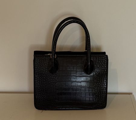 Sac à main noir style croco 