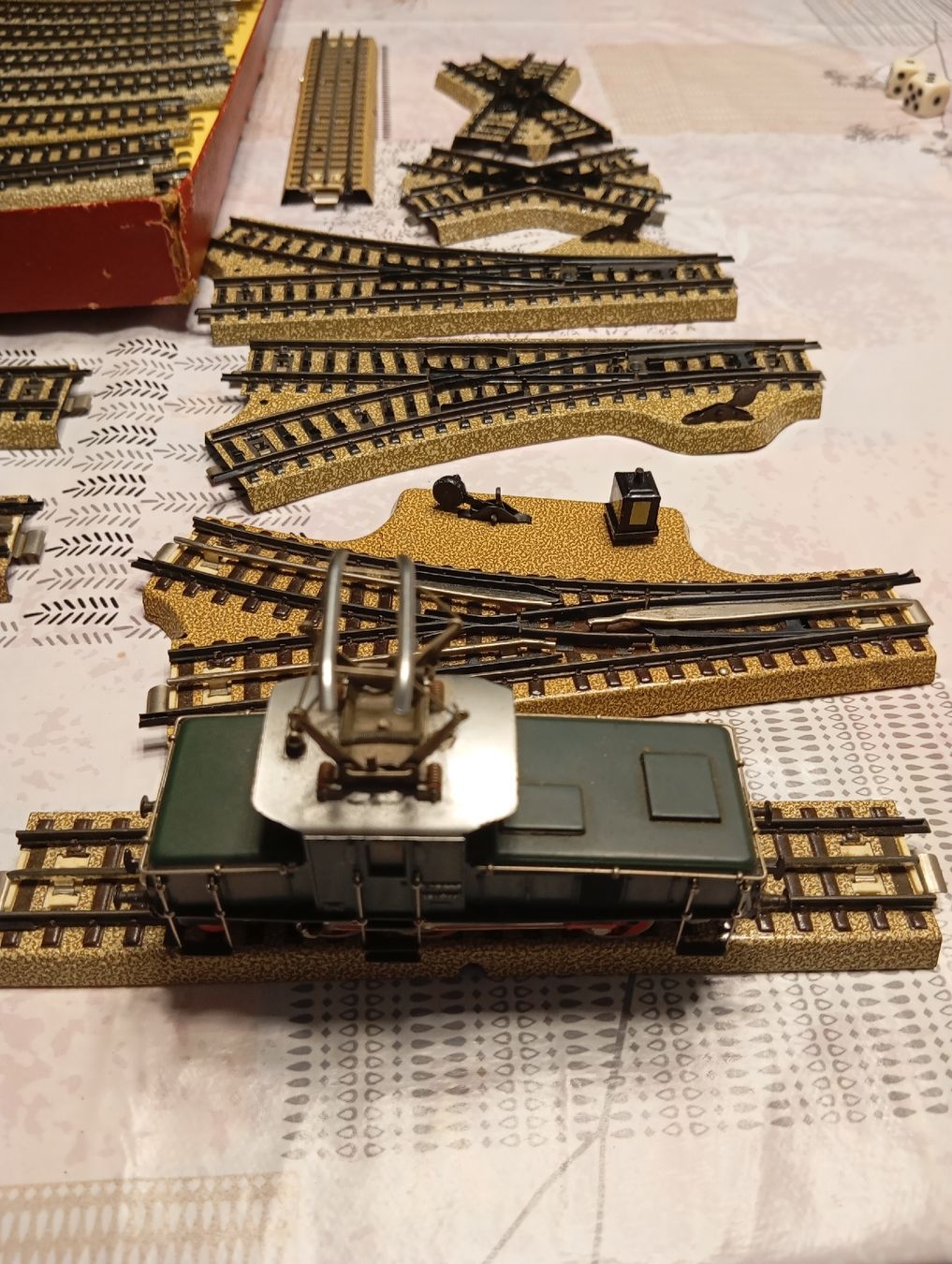 Märklin Modellini di ferrovie: divers pièces de train électrique Märklin – Usato da Reconvilier venduto da virus51