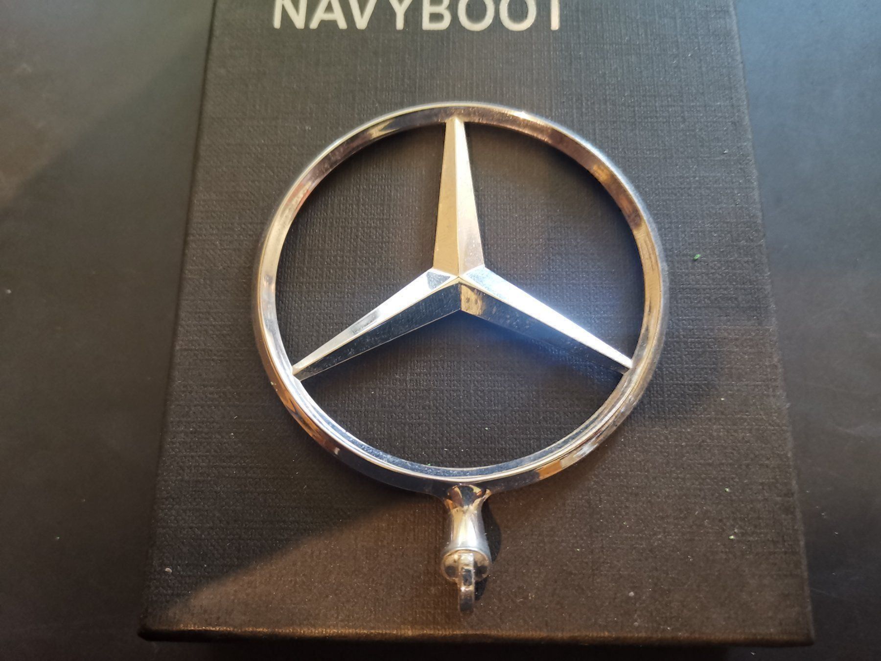 Mercedes-Benz Tutti pezzi di ricambio auto: Mercedes Stern – Usato da Escholzmatt venduto da Lagano