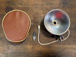 Vintage Blitzgerät mit Reflektor & Ledertasche