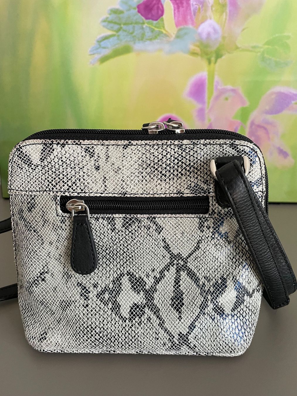 Taschen für Damen: NIKA Umhängetasche – Gebraucht aus Uzwil von rosgi22