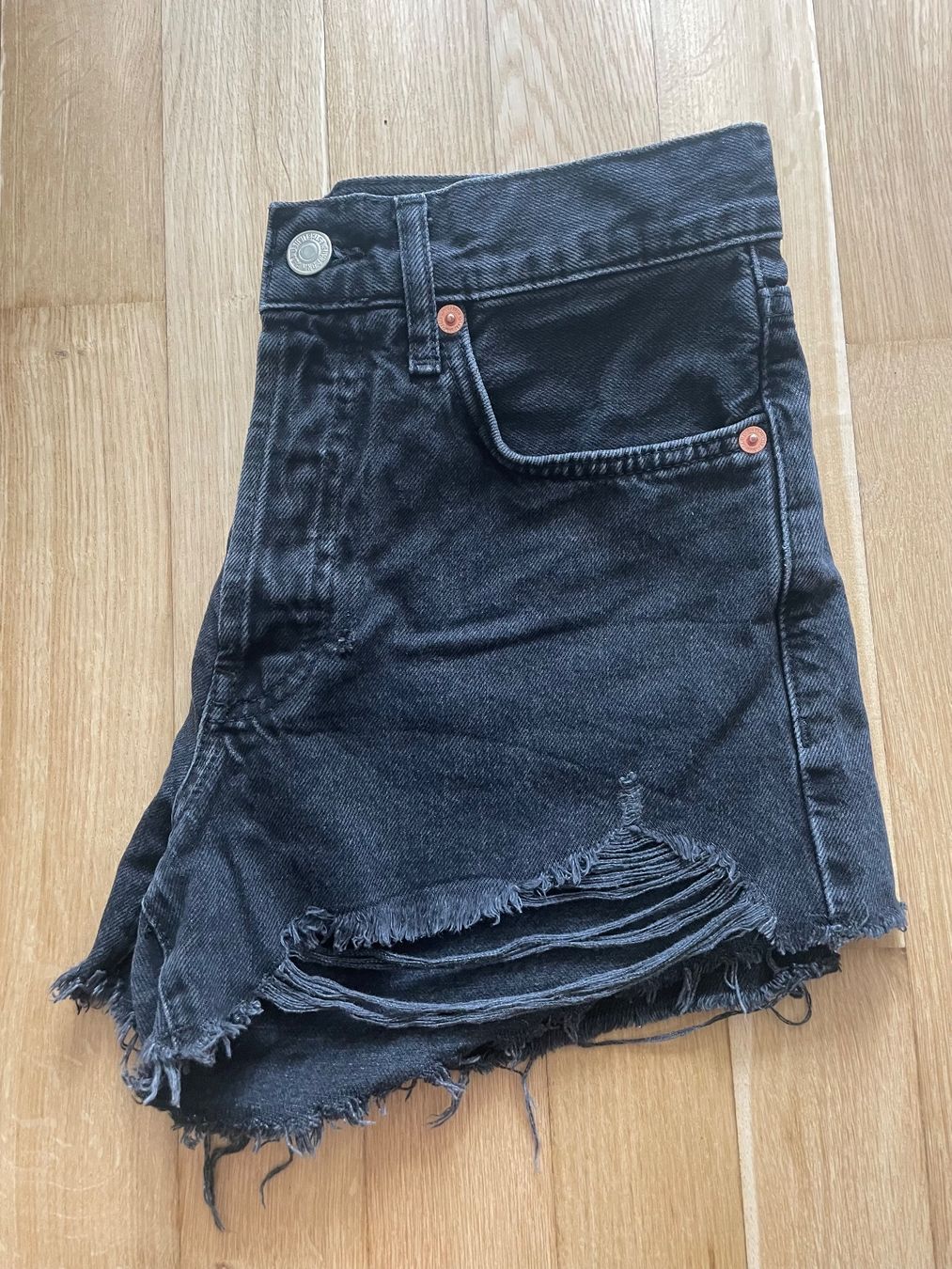 Mango Jeans: Short Noir Mango – Usato da Sierre venduto da e_vrn 1