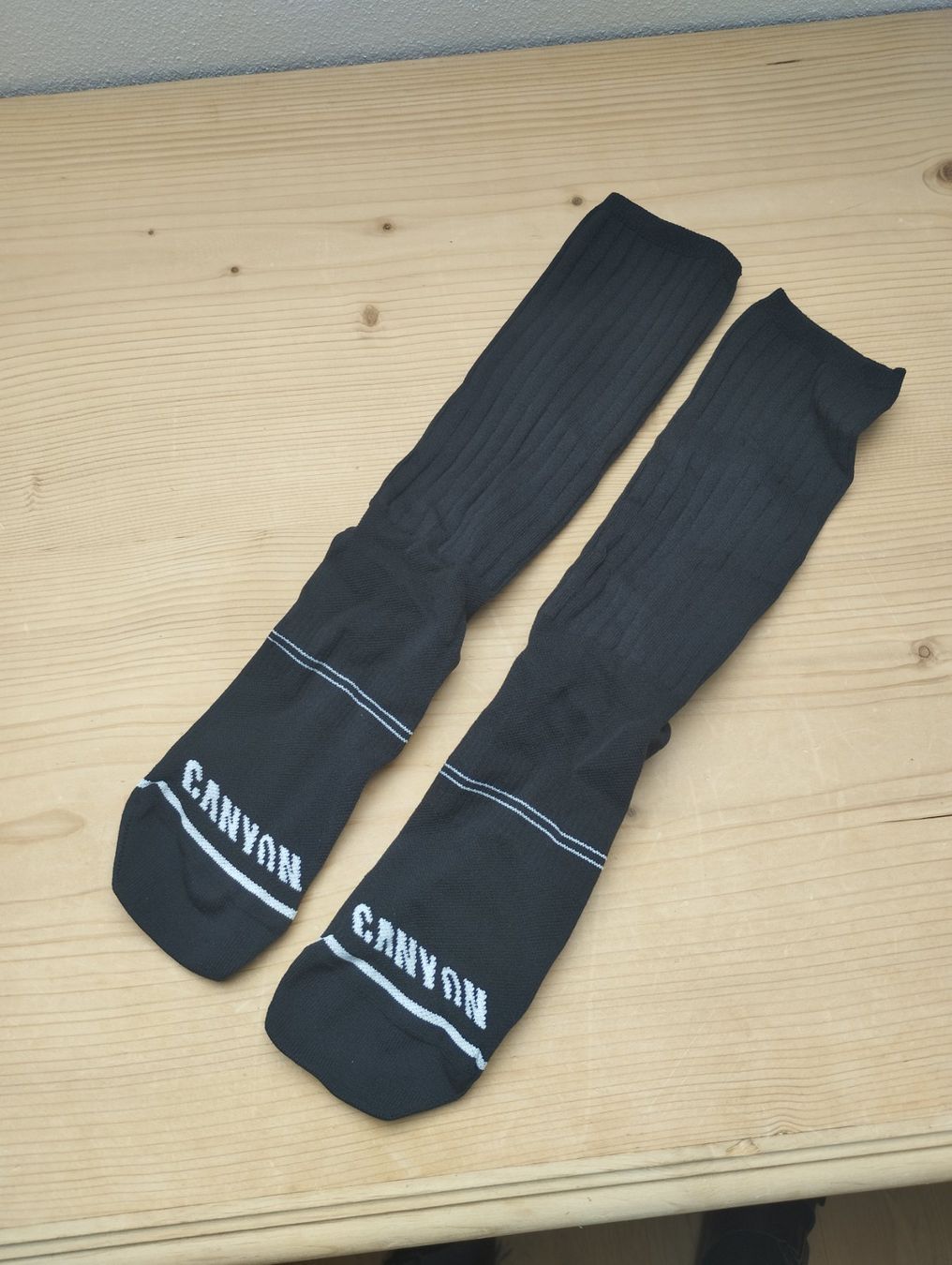Socken: Canyon Aero Socken – Neu (gemäss Beschreibung) aus Selzach von e30dtm