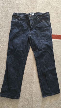 Wrangler Jeans 3 dunkelblau Grösse 40×30 neuwertig