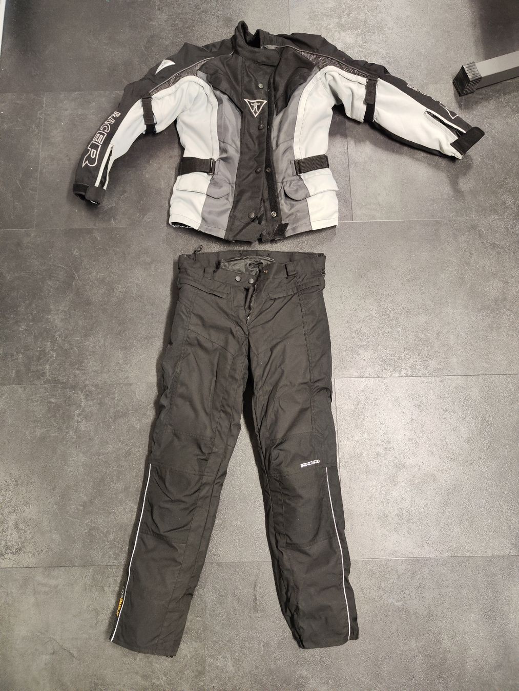 Completi: Motorradkleider RACER – Usato da Othmarsingen venduto da Othm13