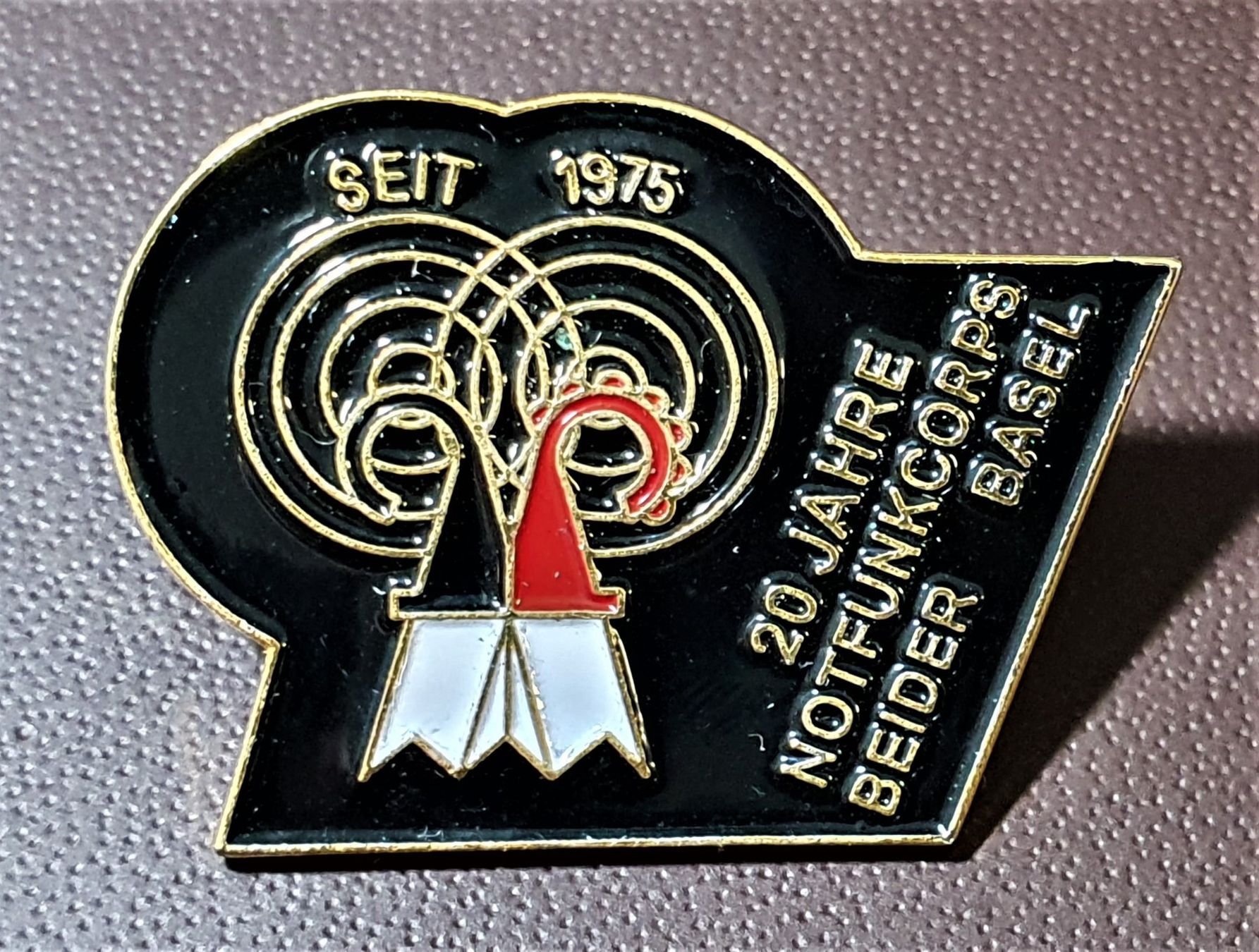 Placchette & Badge: Q113 - Pin Notfunkcorps Basel-Stadt & Baselland seit 1975 – Usato da Reinach BL venduto da Boston-Verkauf