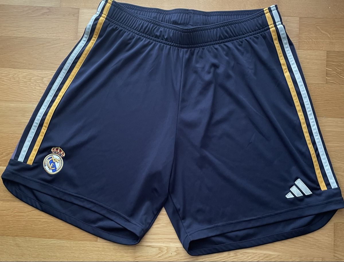 Real Madrid Maillots de corps & Pantalons: Original Real Madrid 2023/2024 Valverde Set – Neuf (Voir description) à Windisch par RealJerseys 6