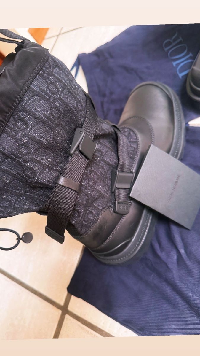 Dior Scarpe da uomo: Original Dior Explorer Boots Herren Schwarz Leder & Obli – Nuovo e nell'imballaggio originale da Binningen venduto da mik_2r9l 1