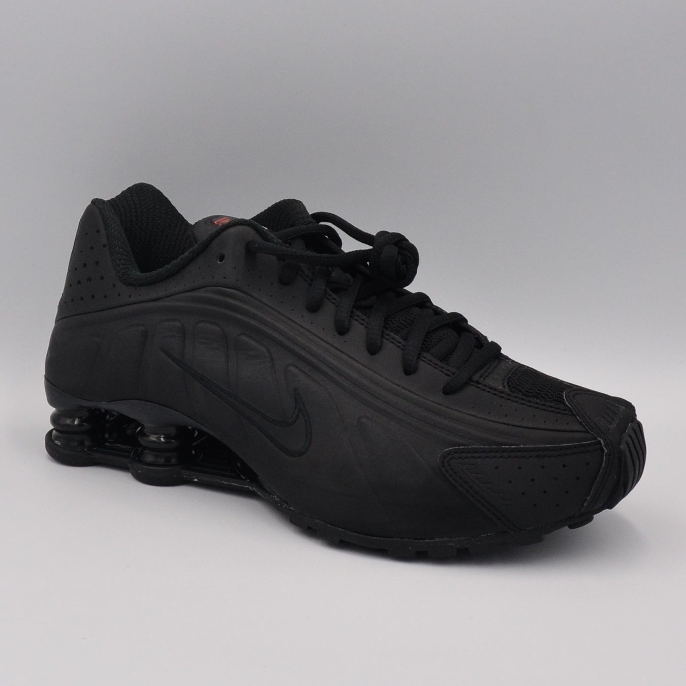 Nike Herrenschuhe: Nike Shox R4 Black 38.5 – Neu und originalverpackt aus Bern von SneakerheavenLT 4