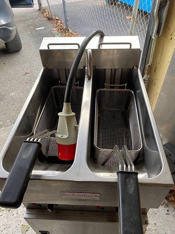 Küchengeräte: Vend une friteuse deux bacs turbo – Gebraucht aus Martigny von seater