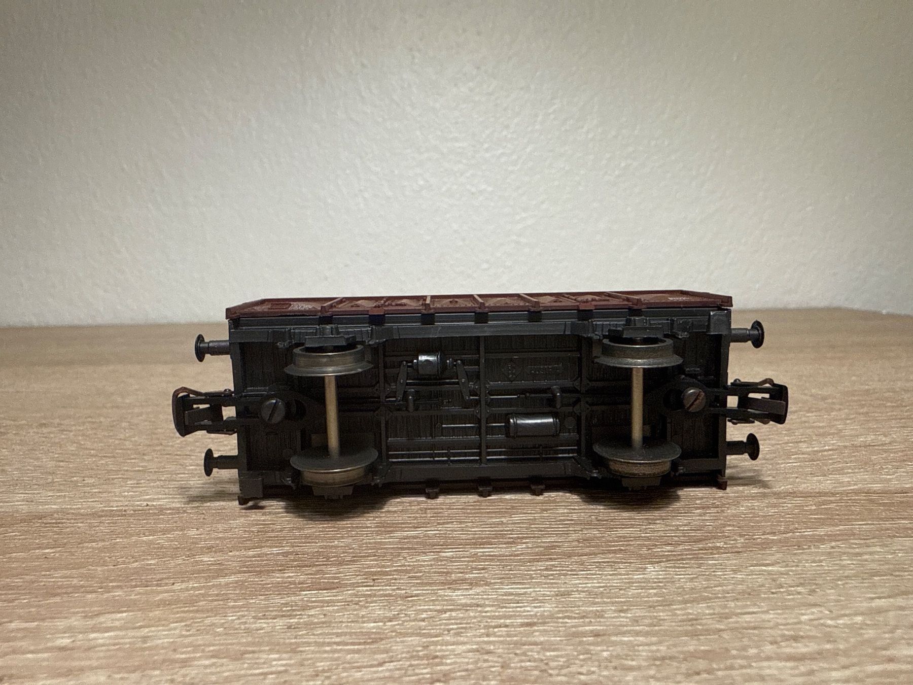 Roco Modellini di ferrovie: Roco Güterwagen SNCF H0 (85) – Usato da St-Aubin-Sauges venduto da Lo_Go 4