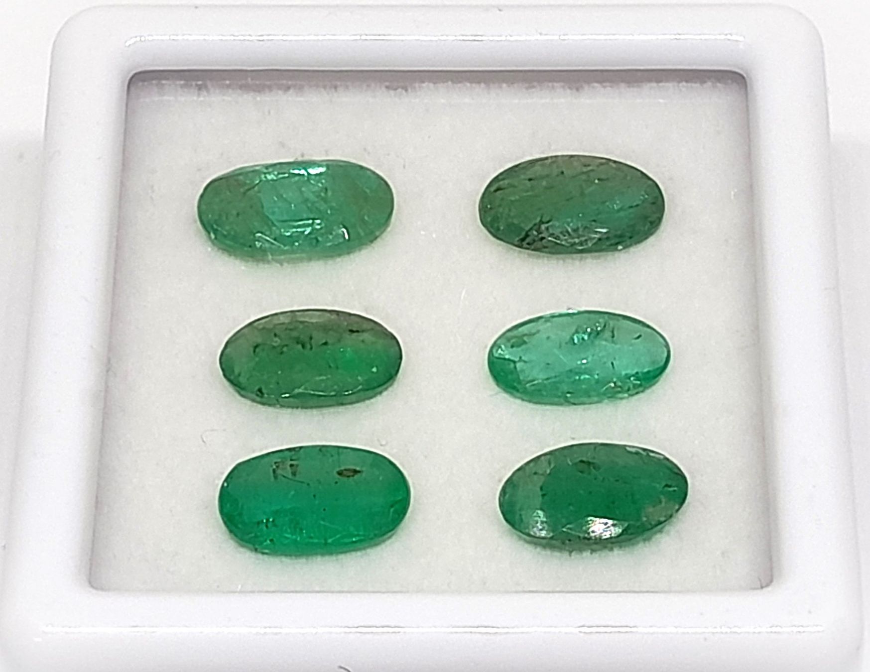 Pietre preziose: 6x émeraudes 7x5 mm - Valeur 280.- Fr – Nuovo (secondo la descrizione) da Grimisuat venduto da Valgem