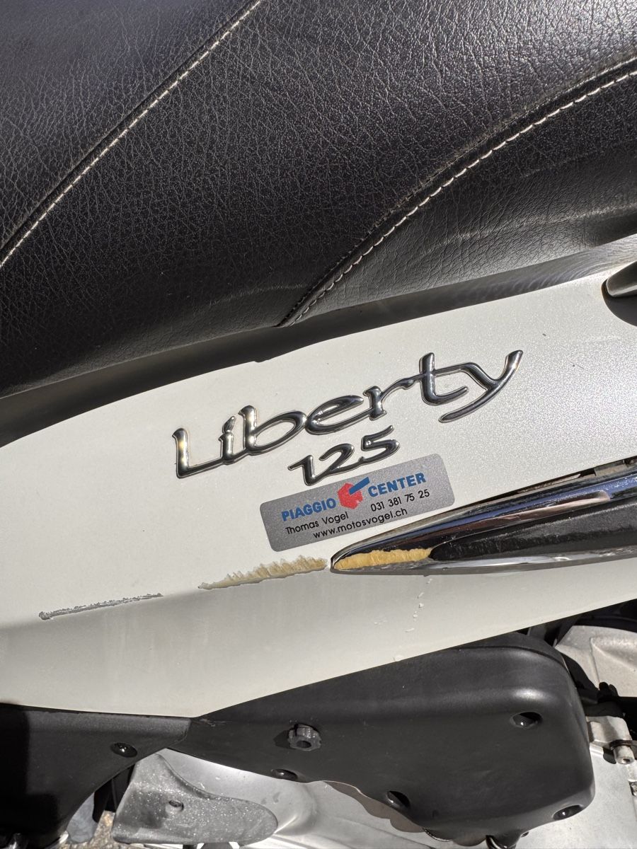 Piaggio Strasse: Piaggio Liberty 125 Roller Weiss – Defekt aus Ittigen von DoLaDoNeLu 6