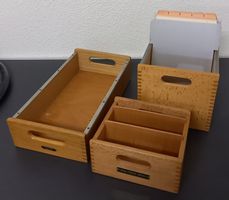 SET AN 3 *BÜRO - HOLZKISTEN MIT EINLAGEN* MAX.17 X 20/H 16CM