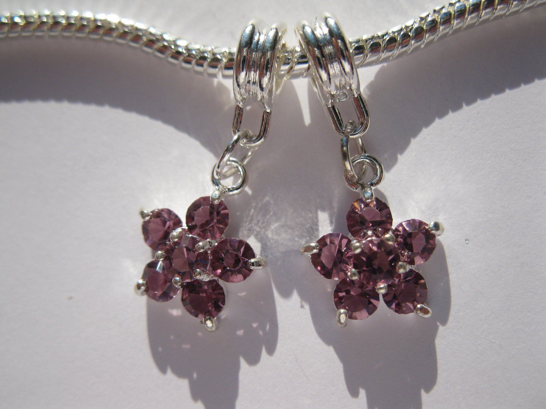 Ciondoli: Anhänger, Dangle Blume, versilbert mit rosa Strass – Nuovo e nell'imballaggio originale da St. Margarethen TG venduto da LuanaKa