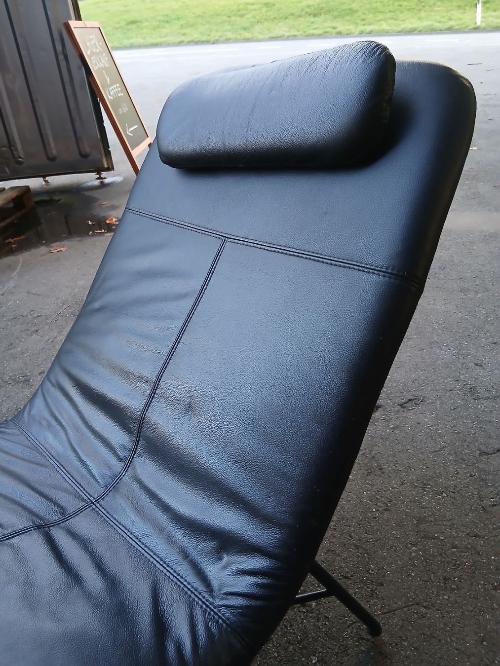 Liegen & Liegestühle: Liegesessel Leder schwarz  – Neu (gemäss Beschreibung) aus Adligenswil von karinma 1