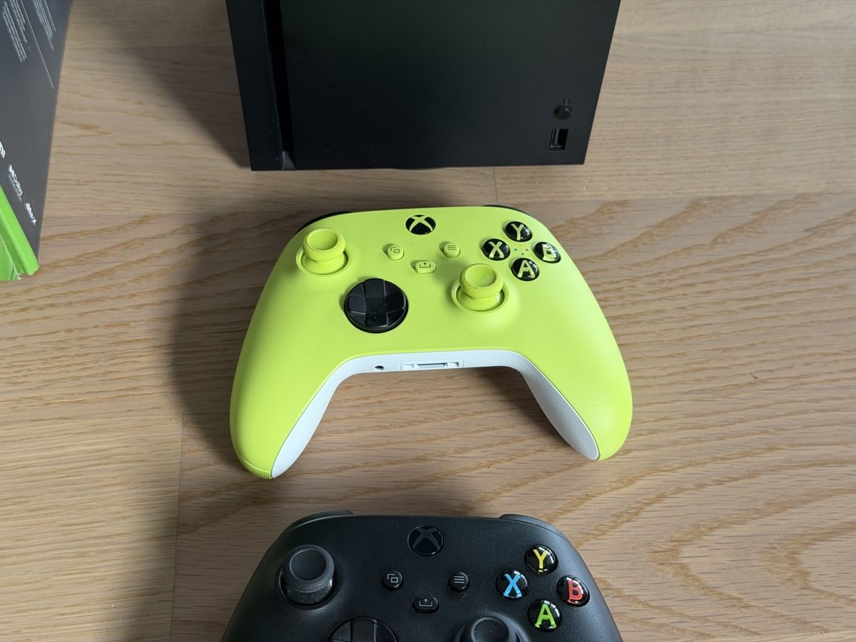 Microsoft Console: Xbox Series X mit 2 Controller – Usato da St. Erhard venduto da fabian092 2