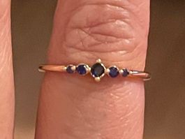 Très Jolie bague fine 52,5 pierres zircons bleues neuves