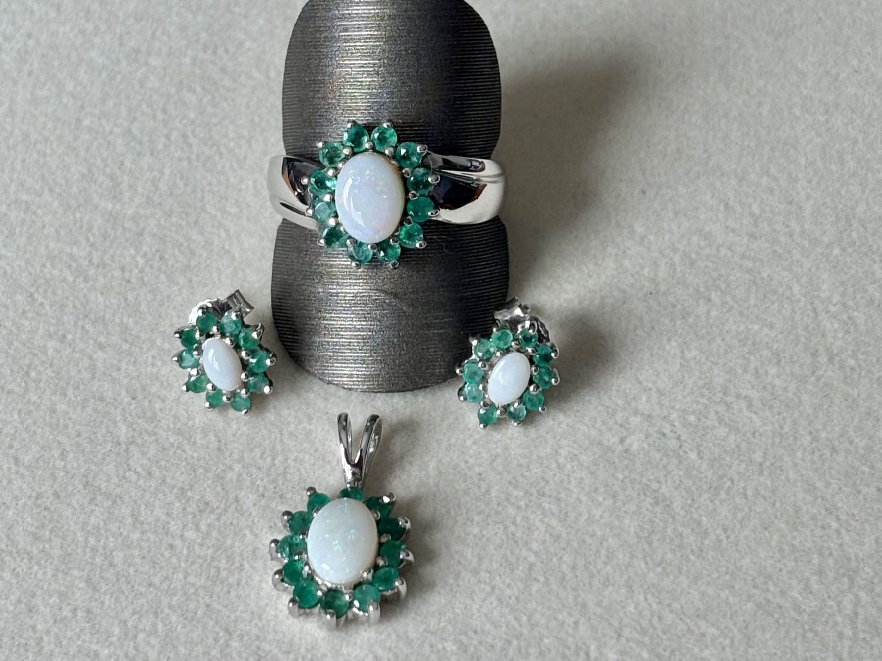 Anelli: Set aus Opal und Smaragde, Silber 925, Gr. 58 – Nuovo (secondo la descrizione) da Brugg AG venduto da lau_9rvy 2