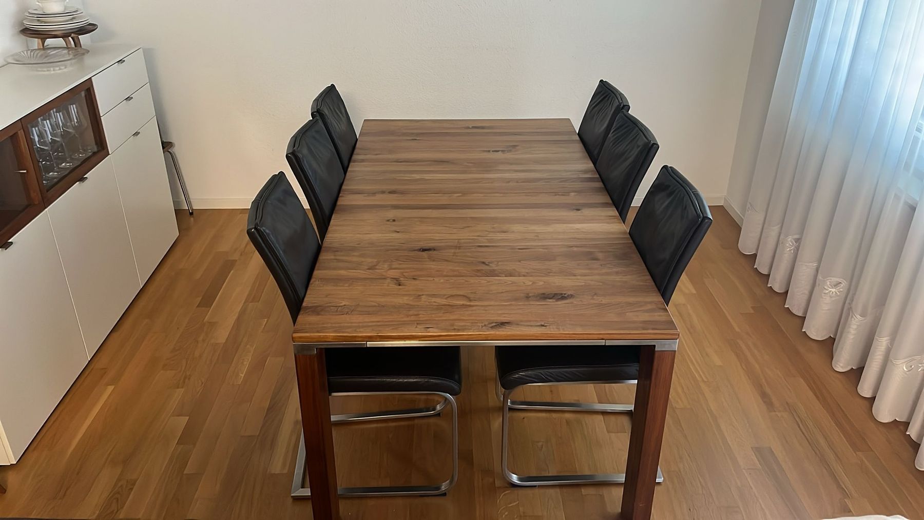 Tavoli: Tisch Nussbaum massiv – Usato da Zürich venduto da ras_5mct 1