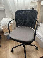Schöner Ikea Bürostuhl, drehbar, geflochten,