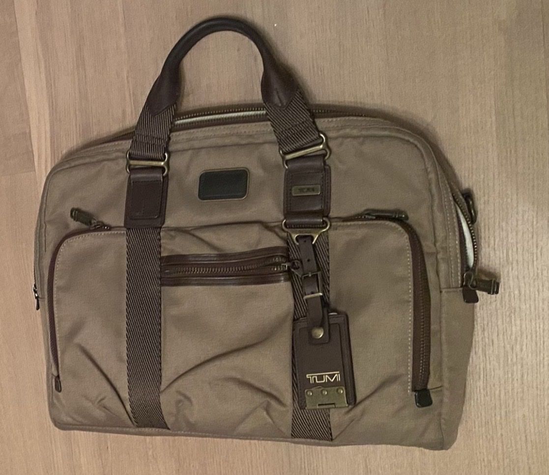 Tumi Valigie & Borse: This stylish and practical TUMI briefcase – Usato da Genève venduto da fgu_7syn