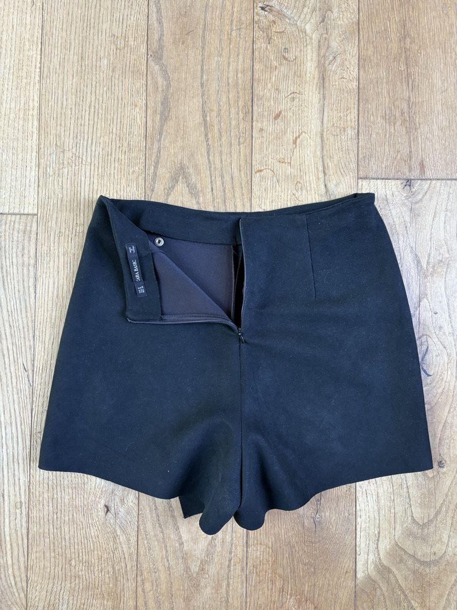 Zara Gonne: Zara Basic Skort, schwarz, Grösse M – Usato da Frauenfeld venduto da lin_77m9 3