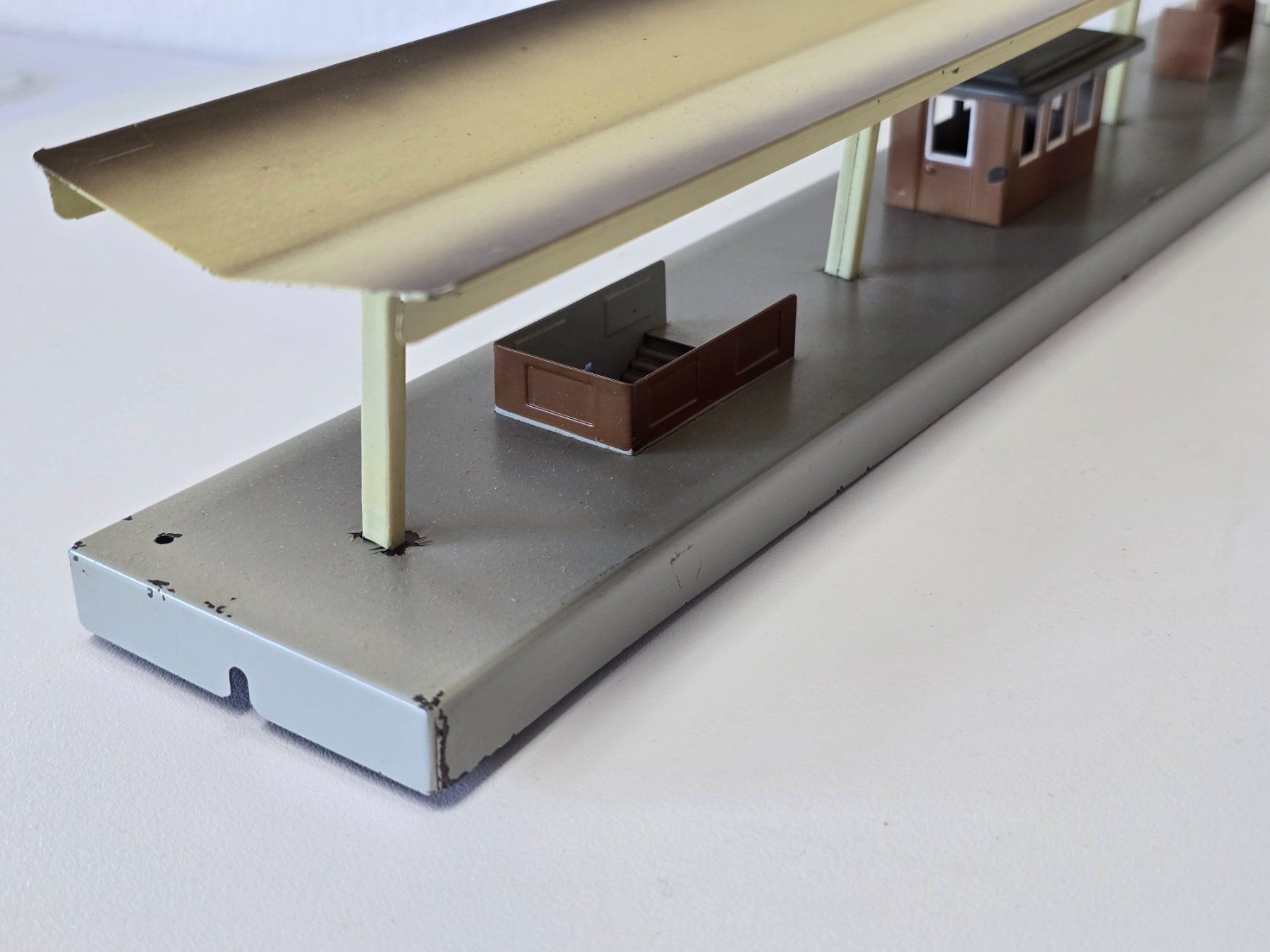 Märklin Modellini di ferrovie: Märklin, 423, 00, Perron, Bahnsteig, Blech, mit O.K. !!! – Usato da Kloten venduto da Nicola2 3