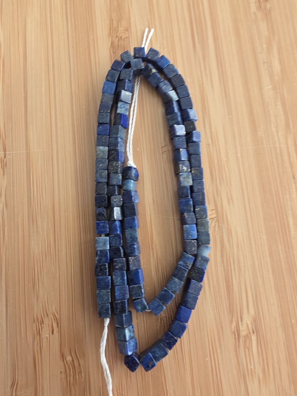 Minerali & Pietre curative: Lapislazuli Würfel- facettiert ca. 3,5mm. Strang – Nuovo e nell'imballaggio originale da Menziken venduto da Mirager 3