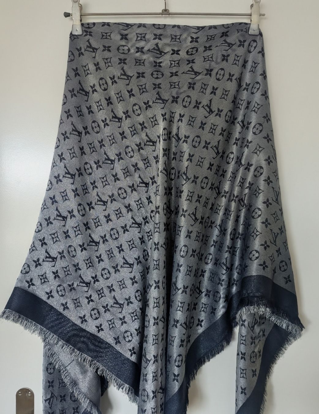 Foulard & Sciarpe: Schal Louis Vuitton Monogram – Usato da Basel venduto da katrin984 1